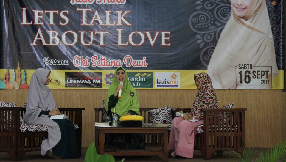 IMG_8999_compressed Oki Setiana Dewi sedang talkshow di UM Magelang