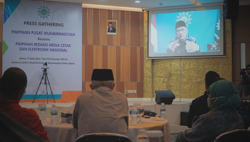 Haedar Nashir secara virtual di acara Media Gathering yang diadakan di Kantor PP Muhammadiyah Haedar Nashir secara virtual di acara Media Gathering yang diadakan di Kantor PP Muhammadiyah