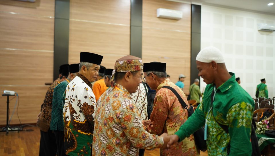 Ketua PDM Kabupaten Periode Muktamar ke-48 Muhammad Nasirudin (Kiri) dengan Drs. H. Jumari (Kanan) Ketua PDM Kabupaten Periode Muktamar ke-48 Muhammad Nasirudin (Kiri) dengan Drs. H. Jumari (Kanan)
