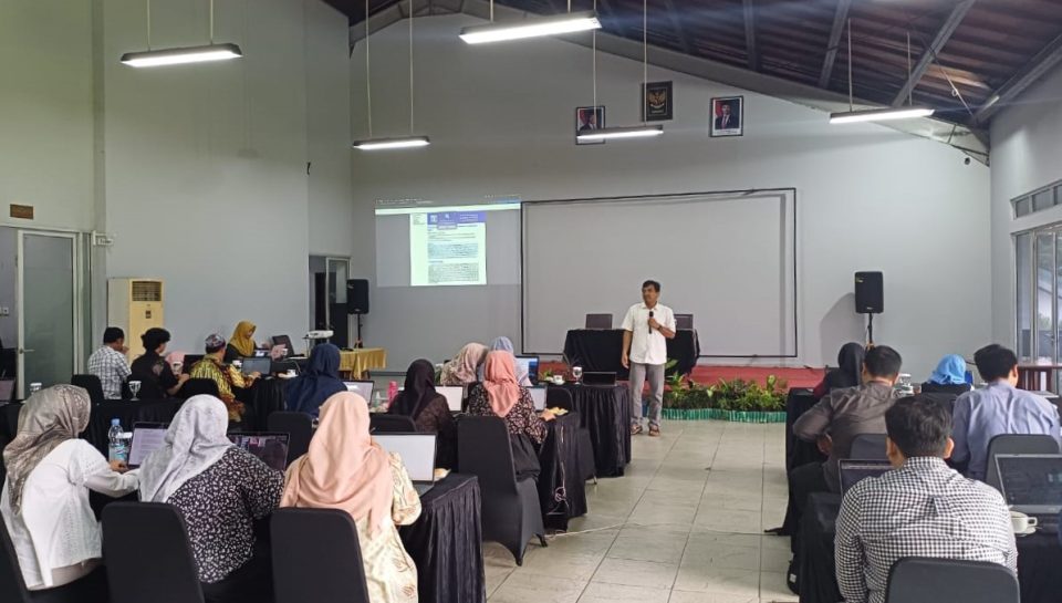 editor jurnal UNIMMA