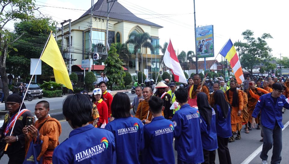 UNIMMA menyambut Bhikku Thudong